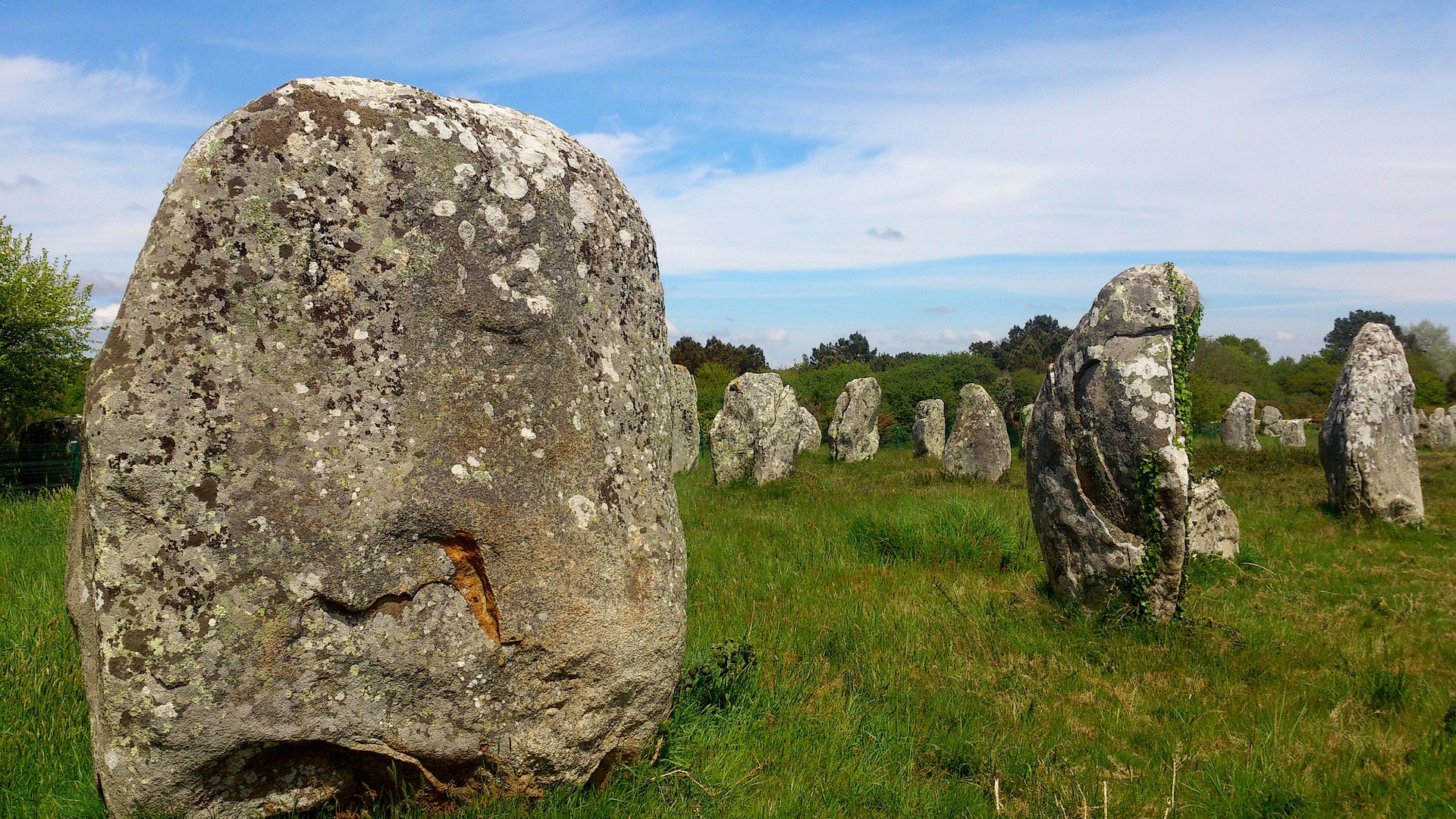 Die Steinreihen von Carnac – Geheimnisvolle Megalithen in der Bretagne entdecken